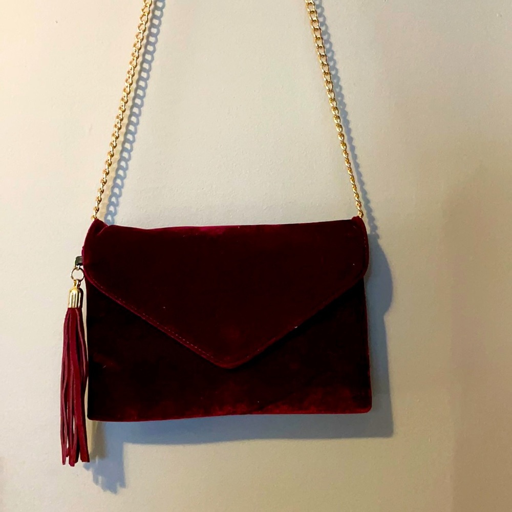 Mid size maroon velvet purse w/ gold chain,tassel